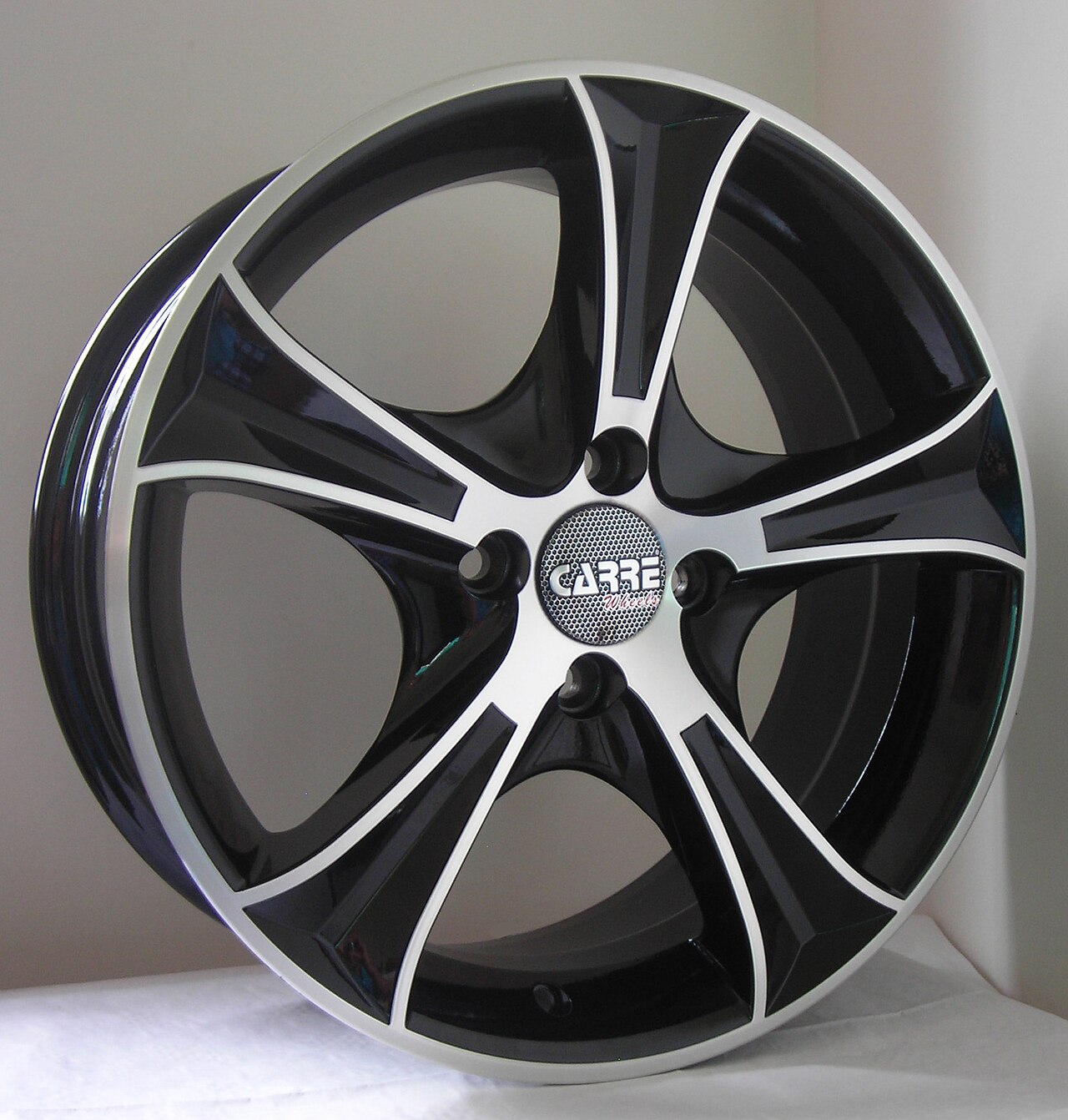 CW-106 Nova five-spoke cast alloy wheel concept